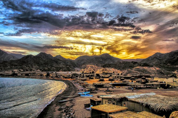 Sunset in the bosom of the mountain in nueiba1 1 مدينة نويبع